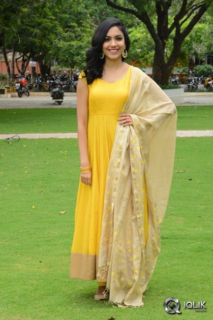 Ritu-Varma-At-Pelli-Chupulu-Movie-Abhinandhana-Sabha